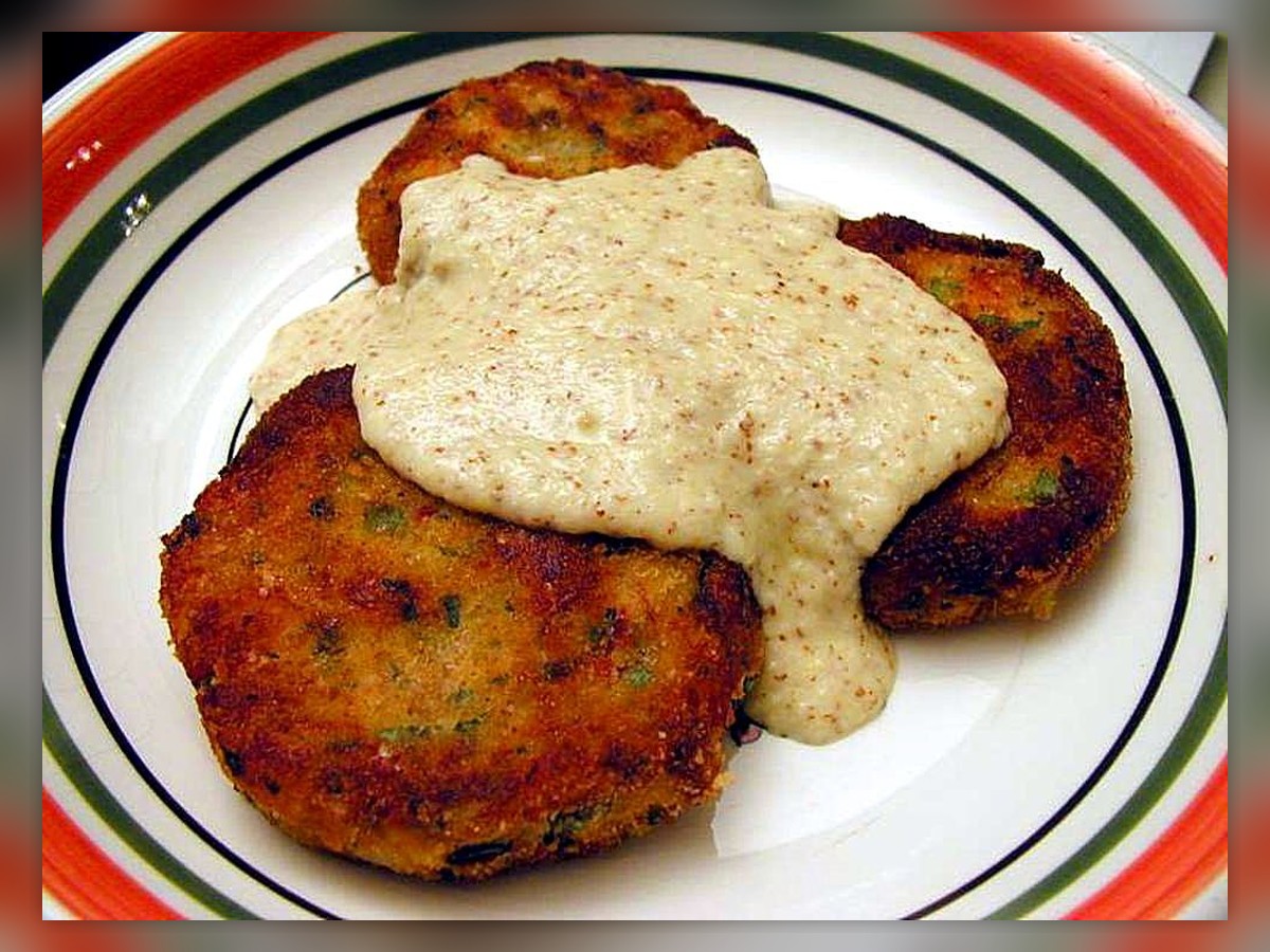Croquettes de thon et pommes de terre, sauce citronnée