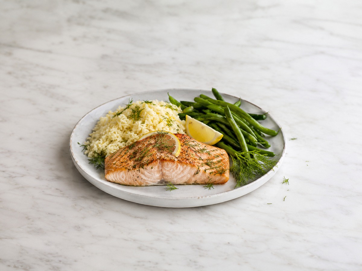 Saumon rôti au citron, riz basmati et haricots verts